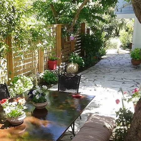 Milos Aparthotel Lourdata (Kefalonia)